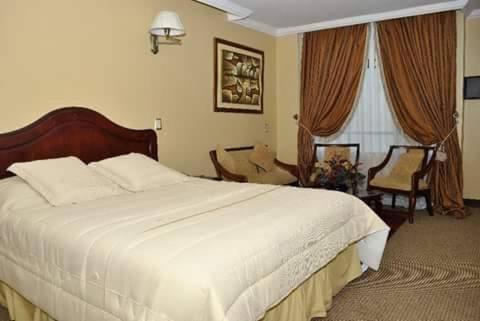 Hotel Prado Internacional Loja Bagian luar foto