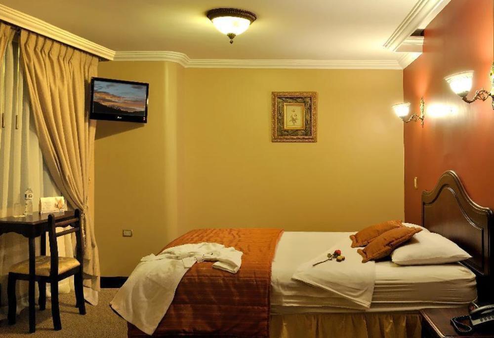 Hotel Prado Internacional Loja Bagian luar foto